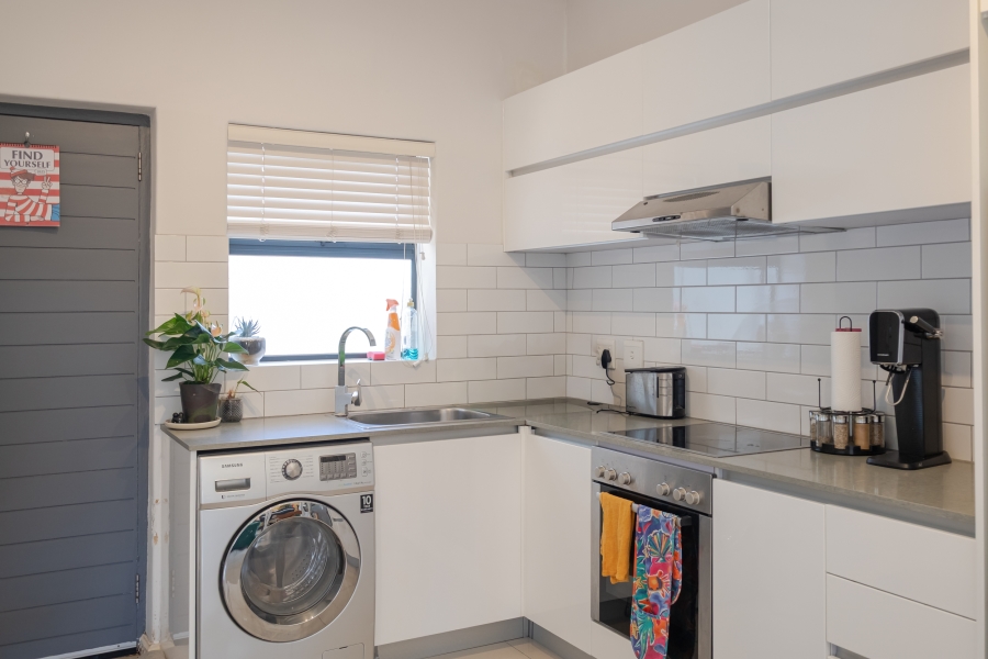1 Bedroom Property for Sale in Vredehoek Western Cape